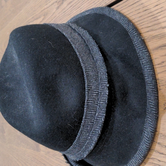 Jessica Simpson felt bucket hat. - Picture 3 of 7